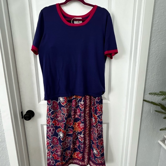 Knit top and skirt in vibrant colors - Picture 1 of 3